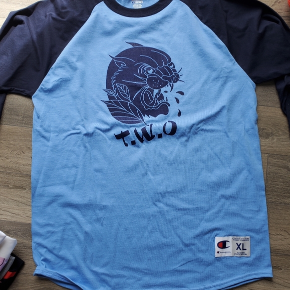 long sleeve Raglan - Picture 1 of 3